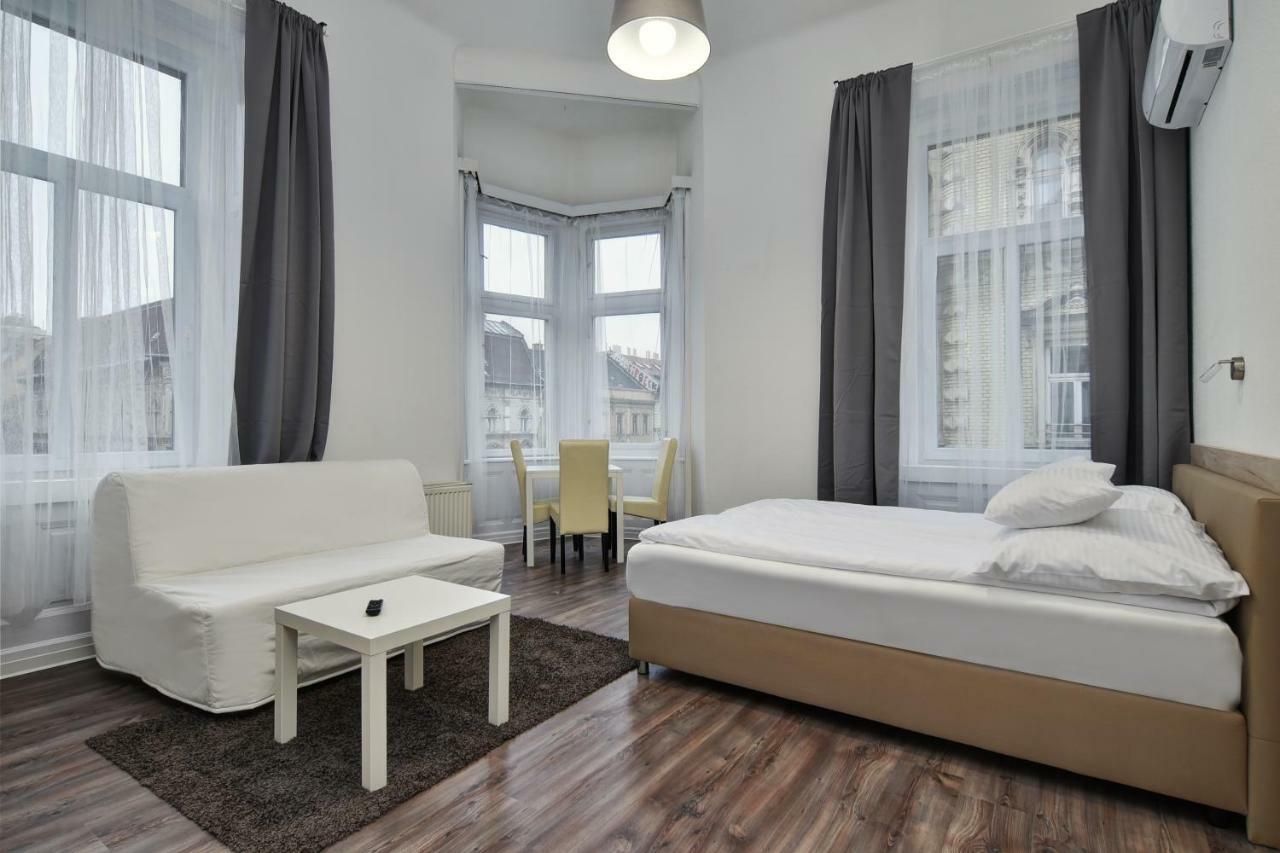 Heart Of Downtown Apartment Budapest Exteriör bild