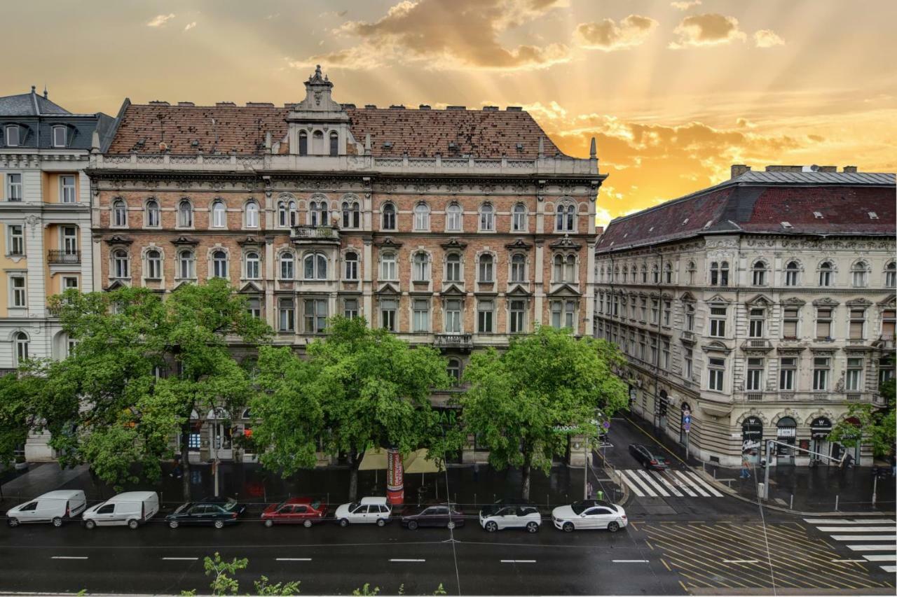Heart Of Downtown Apartment Budapest Exteriör bild